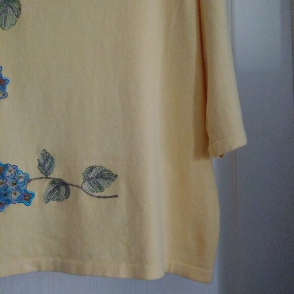 Quacker Factory Butter Yellow 3D Floral Artsy Hydrangea Feminine Casual Shirt XL - Picture 5 of 9